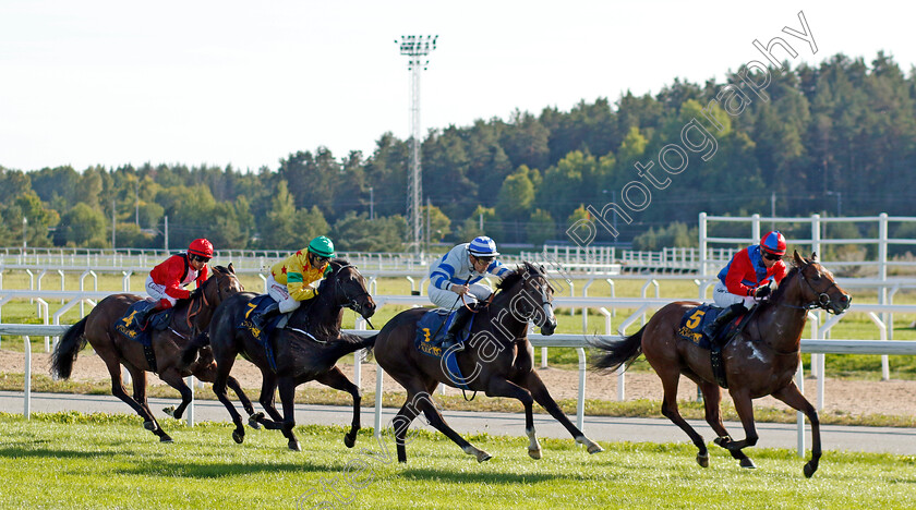 King-Of-Ten-0005 
 KING OF TEN (Elione Chaves) beats STAMFORD STREET (2nd right) in The Appel Au Maitre Svealandlopning
Bro Park, Sweden 17 Sep 2023 - Pic Steven Cargill / Racingfotos.com