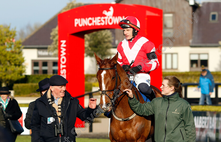 Lecky-Watson-0011 
 LECKY WATSON (Paul Townend) winner of The Sky Bet Novices Chase
Punchestown 12 Jan 2025 - Pic Steven Cargill / Racingfotos.com