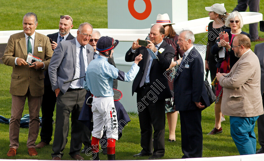 Title-0010 
 David Egan talks to members of Highclere Thoroughbred Racing after The Hippo Pro 3 Handicap won by TITLE
Doncaster 11 Sep 2021 - Pic Steven Cargill / Racingfotos.com