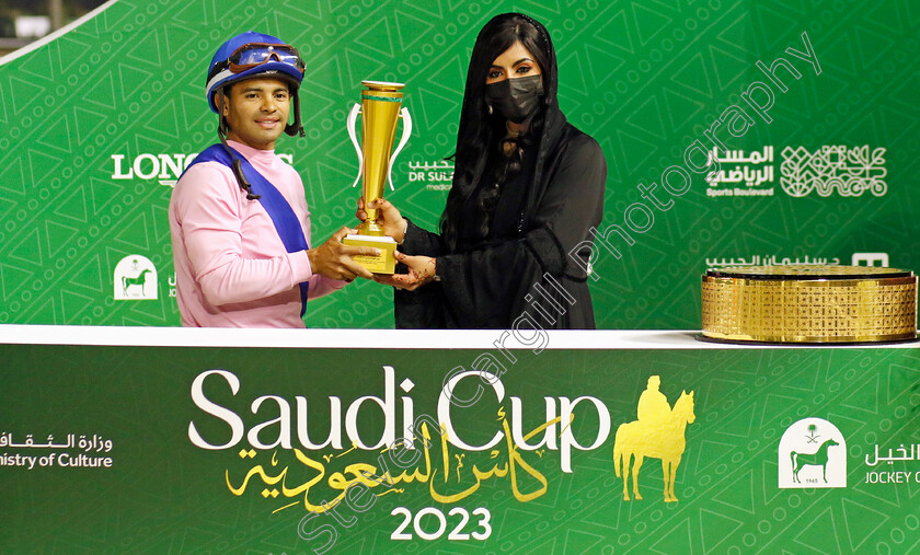 Luis-Saez-0003 
 Presentation to LUIS SAEZ, winner of the International Jockeys Challenge 
King Abdulaziz Racecourse, Kingdom of Saudi Arabia, 24 Feb 2023 - Pic Steven Cargill / Racingfotos.com