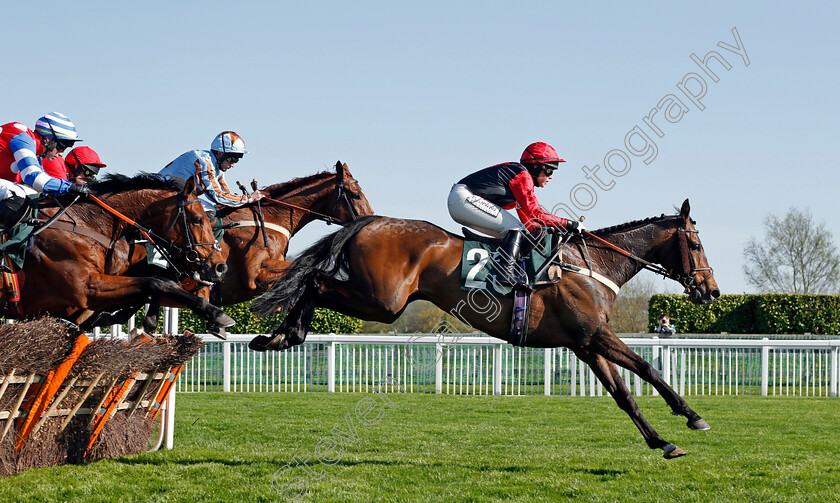 Monbeg-Theatre-0004 
 MONBEG THEATRE (Page Fuller) wins The Safran Landing Systems Handicap Hurdle Cheltenham 18 Apr 2018 - Pic Steven Cargill / Racingfotos.com