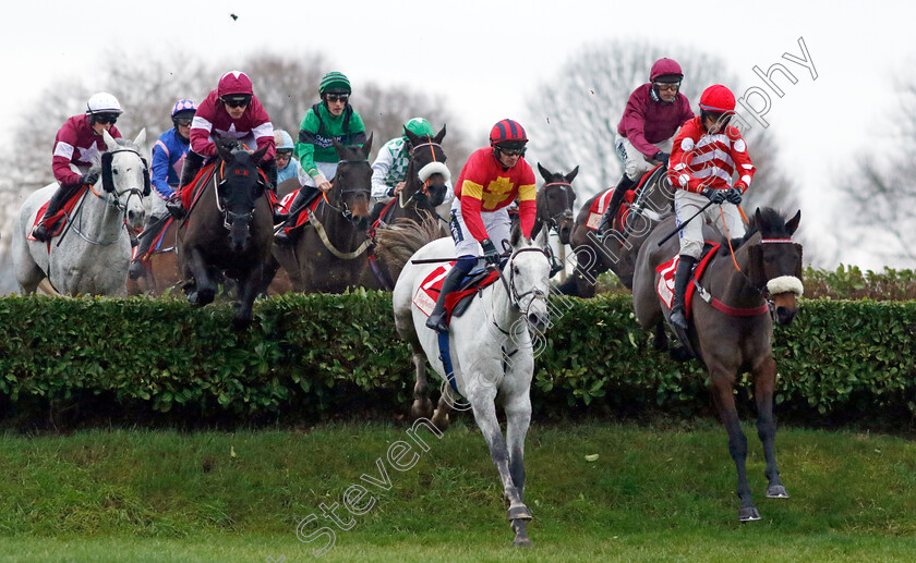 Vanillier-and-Escaria-Ten-0003 
 VANILLIER (centre, Jonathan Burke) with ESCARIA TEN (right, James Best)
Cheltenham 13 Dec 2024 - Pic Steven Cargill / Racingfotos.com