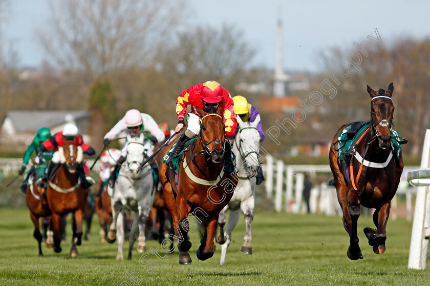 Mac-Tottie-0004 
 MAC TOTTIE (Sean Bowen) wins The Randox Topham Handicap Chase
Aintree 8 Apr 2022 - Pic Steven Cargill / Racingfotos.com