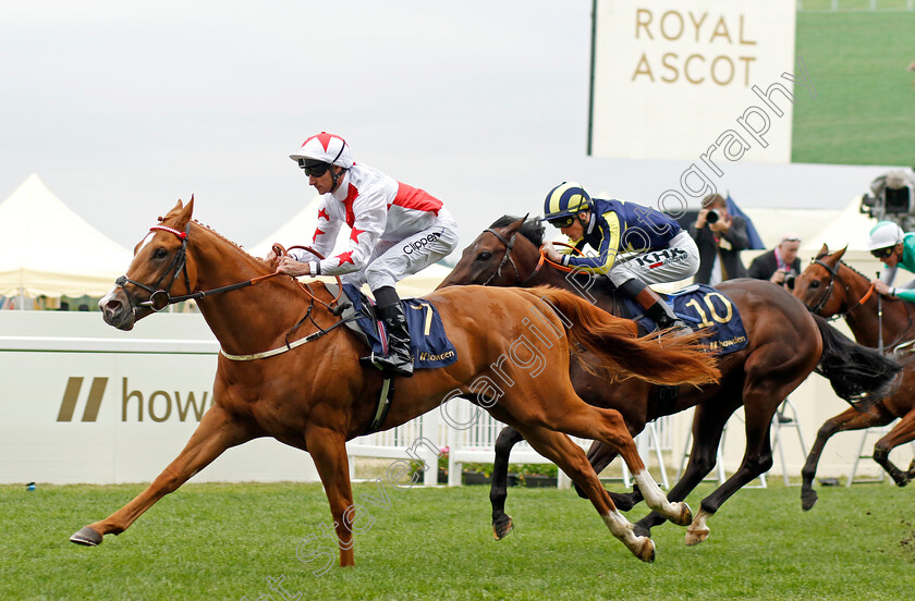 Holloway-Boy-0005 
 HOLLOWAY BOY (Daniel Tudhope) wins The Chesham Stakes
Royal Ascot 18 Jun 2022 - Pic Steven Cargill / Racingfotos.com