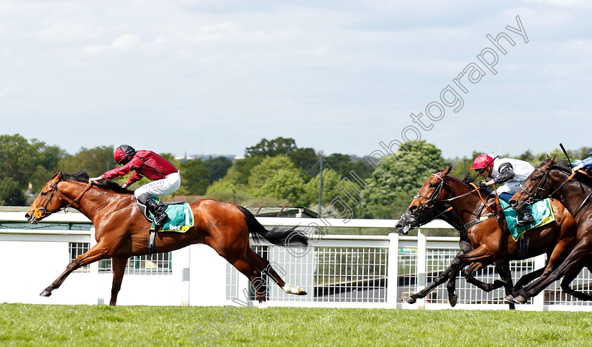 Masaru-0005 
 MASARU (Ryan Moore) wins The bet365 Esher Cup
Sandown 26 Apr 2019 - Pic Steven Cargill / Racingfotos.com