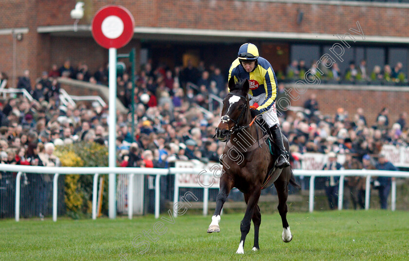 If-The-Cap-Fits-0001 
 IF THE CAP FITS (Noel Fehily)
Kempton 26 Dec 2018 - Pic Steven Cargill / Racingfotos.com