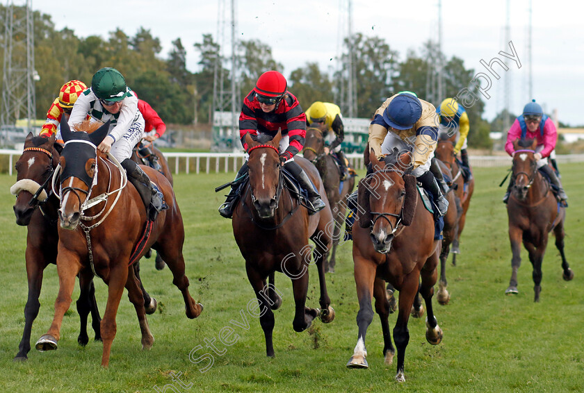 Hard-One-To-Please-0003 
 HARD ONE TO PLEASE (left, Pat Cosgrave) beats OUTBOX (right) in The Stockholm Cup International
Bro Park, Sweden 18 Sep 2022 - Pic Steven Cargill / Racingfotos.com