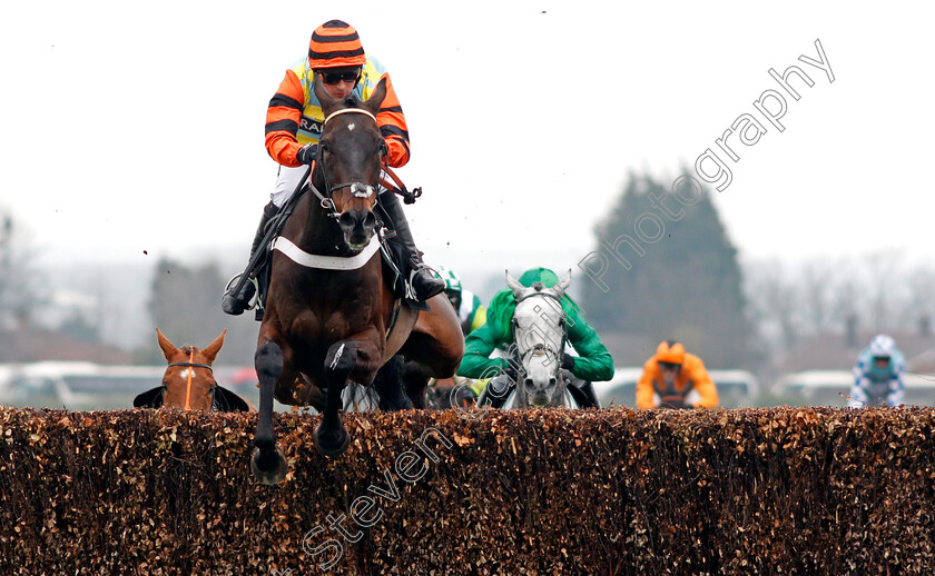 Might-Bite-0005 
 MIGHT BITE (Nico de Boinville) wins The Betway Bowl Chase Aintree 12 Apr 2018 - Pic Steven Cargill / Racingfotos.com