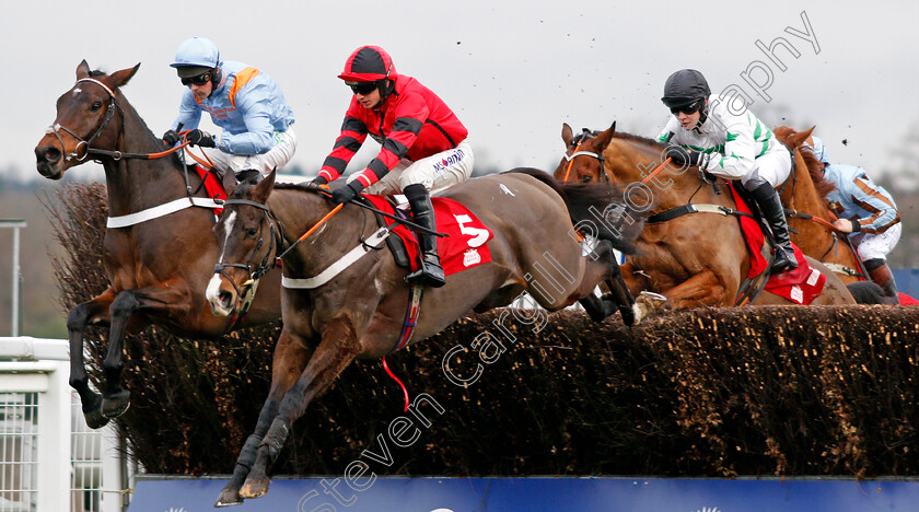 Divine-Spear-0002 
 DIVINE SPEAR (left, Nice de Boinville) beats I SEE YOU WELL (right) in The Stella Artois Novices Limited Handicap Chase Ascot 22 Dec 2017 - Pic Steven Cargill / Racingfotos.com