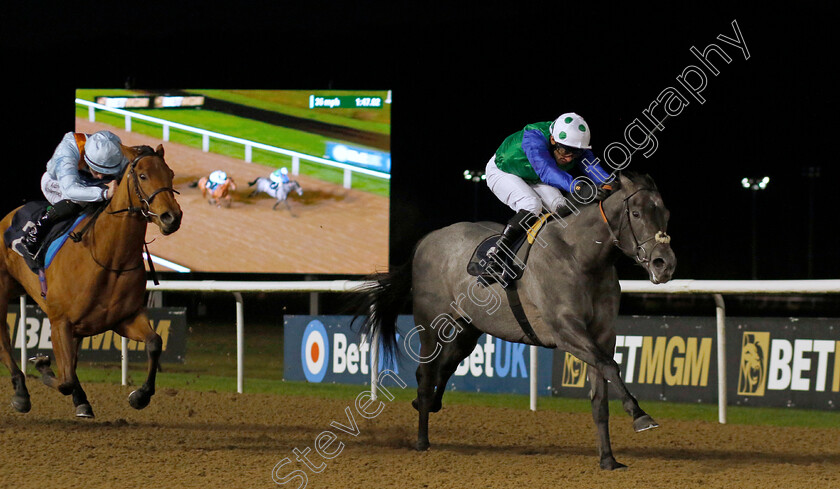 Hippocratic-Oath-0004 
 HIPPOCRATIC OATH (Sean Levey) wins The Betmgm Nursery
Wolverhampton 20 Dec 2024 - Pic Steven Cargill / Racingfotos.com