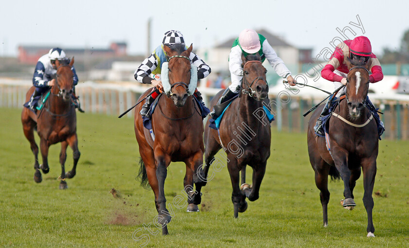 Global-Hope-0003 
 GLOBAL HOPE (left, Shane Kelly) beats PHOENIX STAR (right) in The Grosvenor Casino Of Great Yarmouth Handicap
Yarmouth 17 Sep 2019 - Pic Steven Cargill / Racingfotos.com