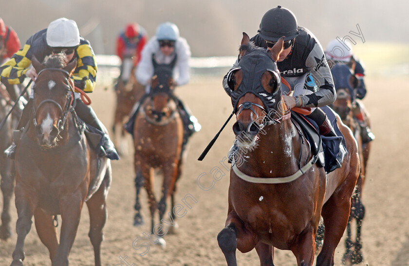 Bo-Selecta-0004 
 BO SELECTA (right, Stevie Donohoe) wins The Play Jackpot Games At sunbets.co.uk/vegas Maiden Handicap Lingfield 10 Jan 2018 - Pic Steven Cargill / Racingfotos.com