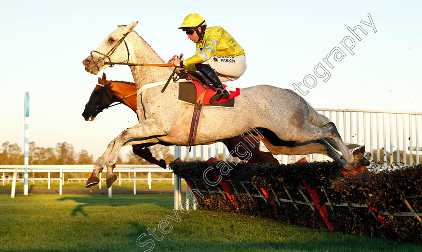 Wallace-Spirit-0001 
 WALLACE SPIRIT (Jeremiah McGrath) leads over the last before throwing the race away on the flat and handing victory to HIDDEN GLEN (farside)
Matchbook Best Value Exchange Novices Hurdle
Kempton 21 Oct 2018 - Pic Steven Cargill / Racingfotos.com