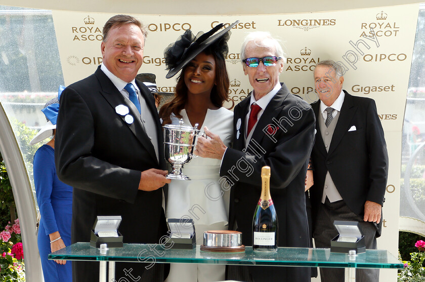 Shang-Shang-Shang-0012 
 Presentation by Alexandra Burke to Breeze Easy LLC for The Norfolk Stakes won by SHANG SHANG SHANG 
Royal Ascot 21 Jun 2018 - Pic Steven Cargill / Racingfotos.com