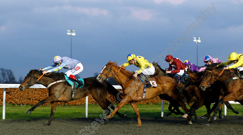 Dono-Di-Dio-0001 
 DONO DI DIO (Fran Berry) beats GO FOX (centre) in The 32Red On The App Store Handicap
Kempton 21 Nov 2018 - Pic Steven Cargill / Racingfotos.com