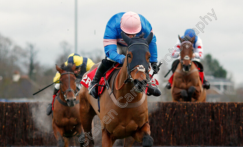 Cyrname-0007 
 CYRNAME (Sean Bowen) wins The 32Red.com Wayward Lad Novices Chase Kempton 27 Dec 2017 - Pic Steven Cargill / Racingfotos.com