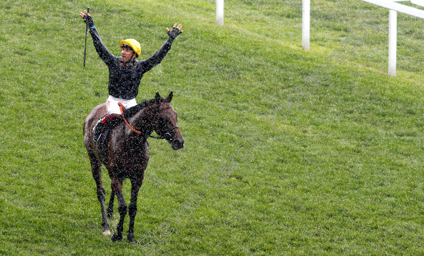 Crystal-Ocean-0010 
 CRYSTAL OCEAN (Frankie Dettori) after The Prince Of Wales's Stakes
Royal Ascot 19 Jun 2019 - Pic Steven Cargill / Racingfotos.com