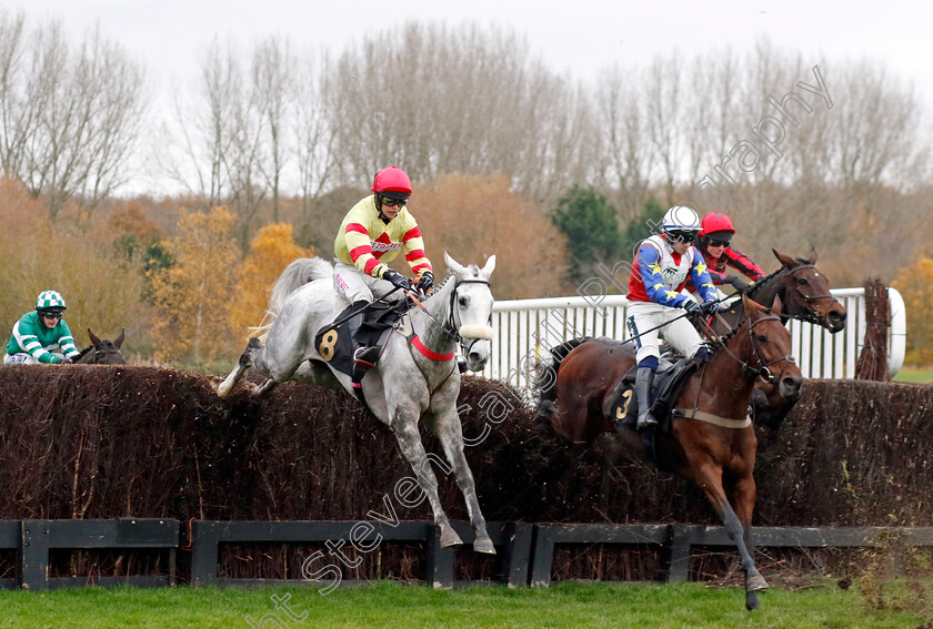 Kraqueline-and-Moviddy-0001 
 KRAQUELINE (centre, Liam Harrison) with MOVIDDY (right, Jonathan Burke)
Warwick 22 Nov 2023 - Pic Steven Cargill / Racingfotos.com