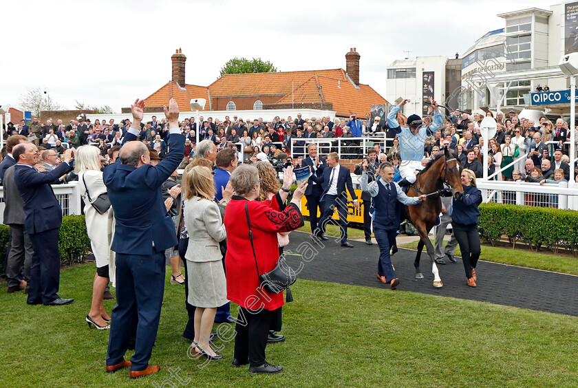 Cachet-0019 
 CACHET (James Doyle) and owners after The Qipco 1000 Guineas
Newmarket 1 May 2022 - Pic Steven Cargill / Racingfotos.com