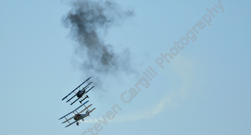 Dogfight-0004 
 World War I dogfight re-enactment takes place above Cheltenham Racecourse
18 Nov 2018 - Pic Steven Cargill / Racingfotos.com