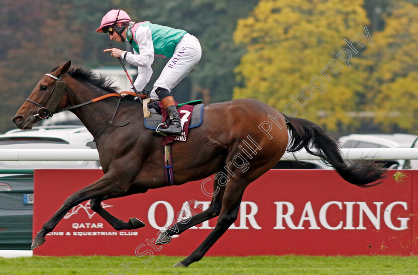 Bluestocking-0009 
 BLUESTOCKING (Rossa Ryan) wins The Qatar Prix de l'Arc de Triomphe
Longchamp 6 Oct 2024 - Pic Steven Cargill / Racingfotos.com