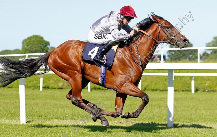 Balhambar-0006 
 BALHAMBAR (Richard Kingscote) wins The Cazoo Maiden Stakes Div2
Chepstow 27 May 2022 - Pic Steven Cargill / Racingfotos.com