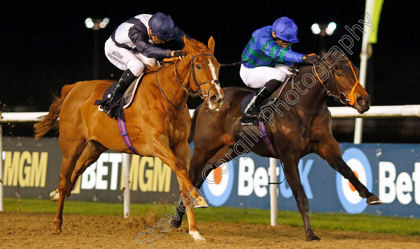 Never-Let-Go-0002 
 NEVER LET GO (left, George Downing) beats LEFT OVER LOVE (right) in The Betmgm Irish EBF Fillies Novice Stakes Div1
Wolverhampton 20 Dec 2024 - Pic Steven Cargill / Racingfotos.com