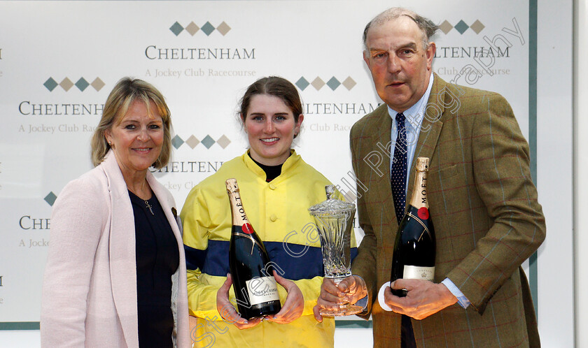 Excitable-Island-0008 
 Presentation for The Cheltenham Club Open Hunters Chase Cheltenham 4 May 2018 - Pic Steven Cargill / Racingfotos.com