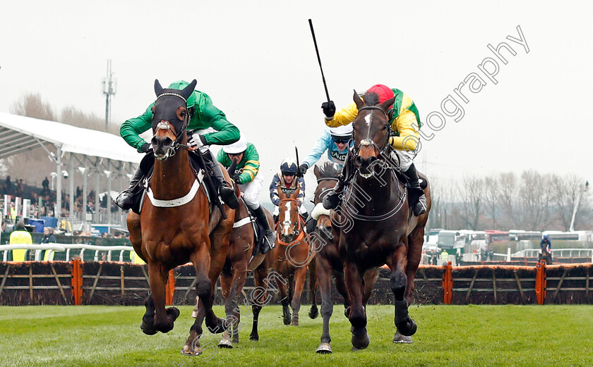 L Ami-Serge-0001 
 L'AMI SERGE (left, Daryl Jacob) beats SUPASUNDAE (right) in The Betway Aintree Hurdle Aintree 12 Apr 2018 - Pic Steven Cargill / Racingfotos.com