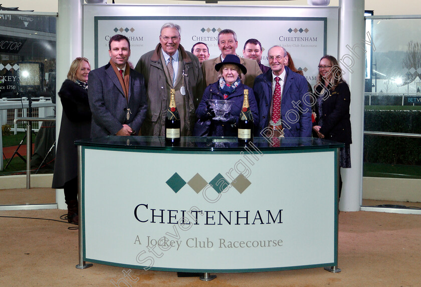 The-Glancing-Queen-0007 
 Presentation to Dingwall, Farrell, Hornsey & Murray for The Karndean Mares Standard Open National Hunt Fkat Race
Cheltenhm 17 Nov 2018 - Pic Steven Cargill / Racingfotos.com