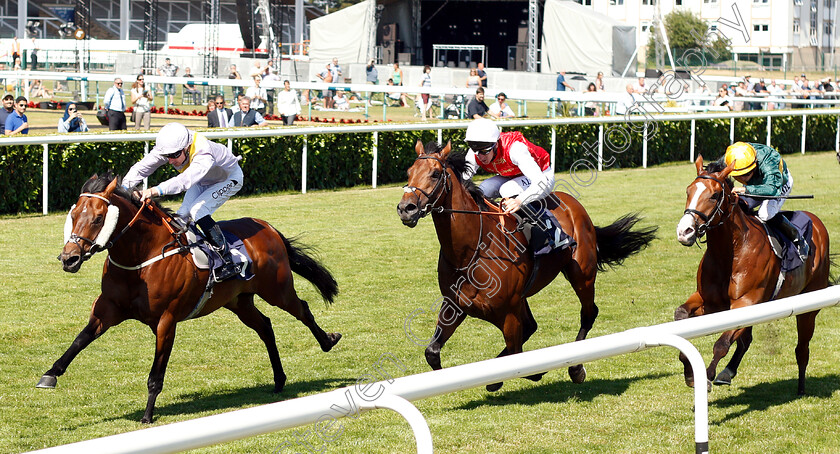 Ulshaw-Bridge-0001 
 ULSHAW BRIDGE (left, Daniel Tudhope) beats AL JELLABY (centre) and BULLINGDON (right) in The Accept Cards Ltd Payment Services Handicap
Doncaster 29 Jun 2018 - Pic Steven Cargill / Racingfotos.com