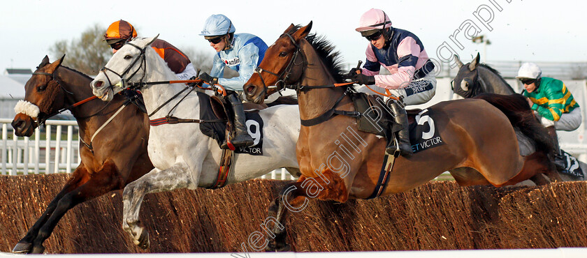 Singlefarmpayment-0001 
 SINGLEFARMPAYMENT (right, Jonathan Burke) with BEAU DU BRIZAIS (centre) and IMPULSIVE STAR (left)
Cheltenham 13 Dec 2019 - Pic Steven Cargill / Racingfotos.com