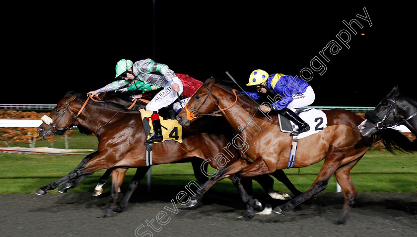 Keystroke-and-Khafoo-Shememi-0002 
 KEYSTROKE (left, Adam Kirby) and KHAFOO SHEMEMI (right) Kempton 22 Nov 2017 - Pic Steven Cargill / Racingfotos.com