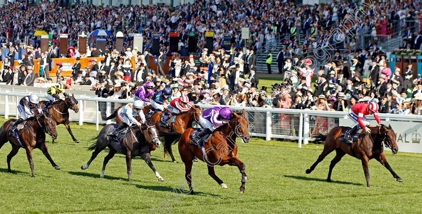 Little-Big-Bear-0004 
 LITTLE BIG BEAR (centre, Ryan Moore) wins The Windsor Castle Stakes
Royal Ascot 15 Jun 2022 - Pic Steven Cargill / Racingfotos.com