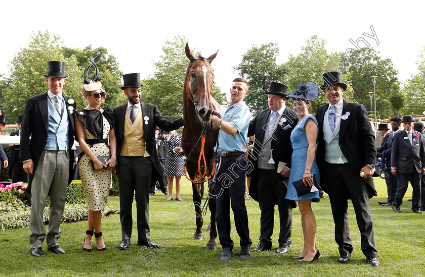 Pallasator-0010 
 PALLASATOR with Sheikh Fahad Al Thani, Gordon Elliott and friends after The Queen Alexandra Stakes won by PALLASATOR
Royal Ascot 23 Jun 2018 - Pic Steven Cargill / Racingfotos.com