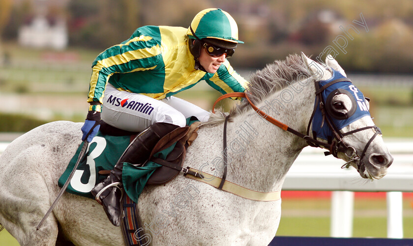 Diakali-0009 
 DIAKALI (Joshua Moore) wins The squareintheair.com Novices Chase
Cheltenham 26 Oct 2018 - Pic Steven Cargill / Racingfotos.com