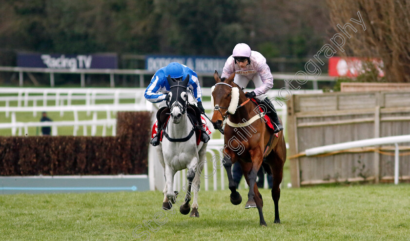 Harper s-Brook-0006 
 HARPER'S BROOK (right, Ben Jones) beats SACRE COEUR (left, Tristan Durrell) in The Virgin Bet Every Saturday Money Back Handicap Chase
Sandown 3 Feb 2024 - Pic Steven Cargill / Racingfotos.com