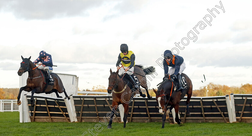 Aucunrisque-0002 
 AUCUNRISQUE (centre, Freddie Gordon) beats MIRABAD (right) and ALNILAM (left) in The LK Bennett Autumn Collection Handicap Hurdle
Ascot 22 Nov 2024 - Pic Steven Cargill / Racingfotos.com