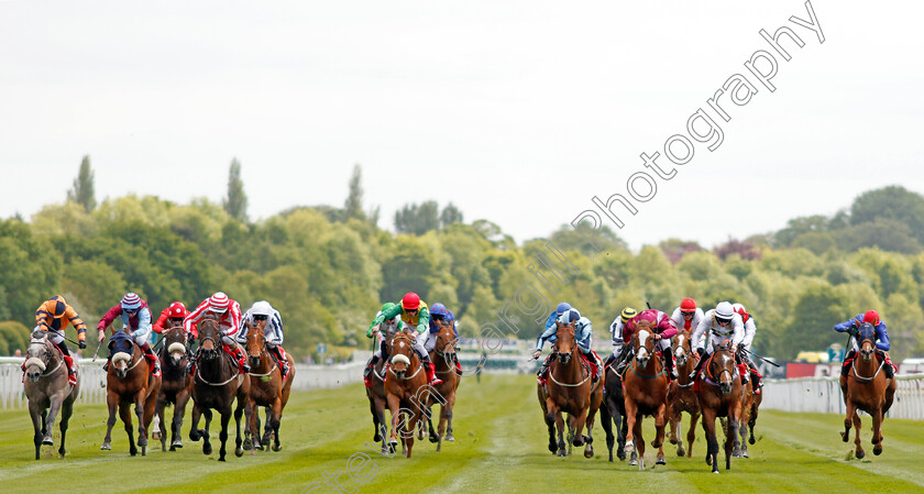 El-Astronaute-0002 
 EL ASTRONAUTE (3rd right, Jason Hart) beats DARK SHOT (2nd right) in The Betfred Supports Jack Berry House Handicap York 17 May 2018 - Pic Steven Cargill / Racingfotos.com