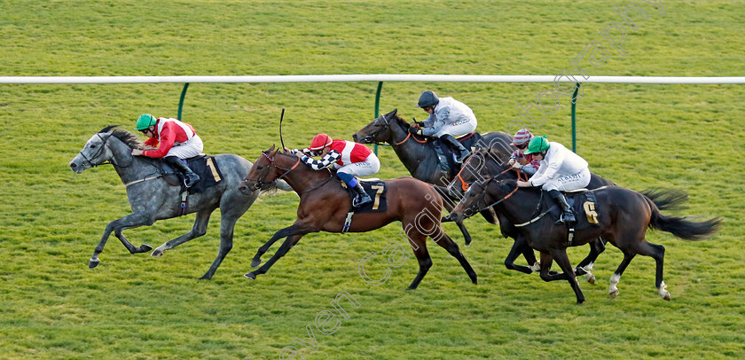 Speriamo-0001 
 SPERIAMO (Adam Farragher) beats MIYAGI (centre) in The Racing Welfare Nursery
Newmarket 19 Oct 2022 - Pic Steven Cargill / Racingfotos.com