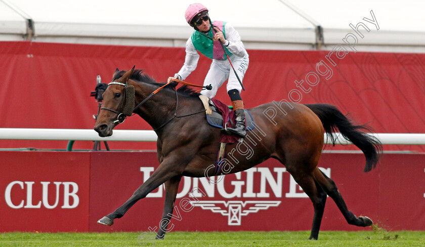 Bluestocking-0005 
 BLUESTOCKING (Rossa Ryan) wins The Qatar Prix de l'Arc de Triomphe
Longchamp 6 Oct 2024 - Pic Steven Cargill / Racingfotos.com