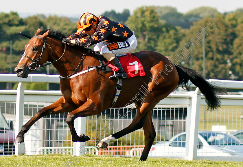 Crownthorpe-0003 
 CROWNTHORPE (Silvestre De Sousa) wins The BetBright Nursery Sandown 2 Sep 2017 - Pic Steven Cargill / Racingfotos.com