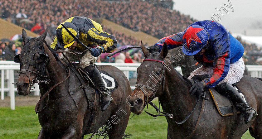 Splash-Of-Ginge-0009 
 SPLASH OF GINGE (right, Tom Bellamy) beats STARCHITECT (left) in The BetVictor Gold Cup Cheltenham 18 Nov 2017 - Pic Steven Cargill / Racingfotos.com