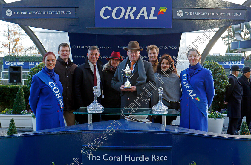 Lil-Rockerfeller-0013 
 Presentation for The Coral Hurdle Ascot 25 Nov 2017 - Pic Steven Cargill / Racingfotos.com