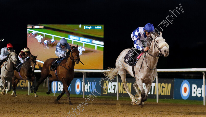 Perfect-Life-0004 
 PERFECT LIFE (Rossa Ryan) wins The Betmgm Maiden Stakes
Wolverhampton 20 Dec 2024 - Pic Steven Cargill / Racingfotos.com