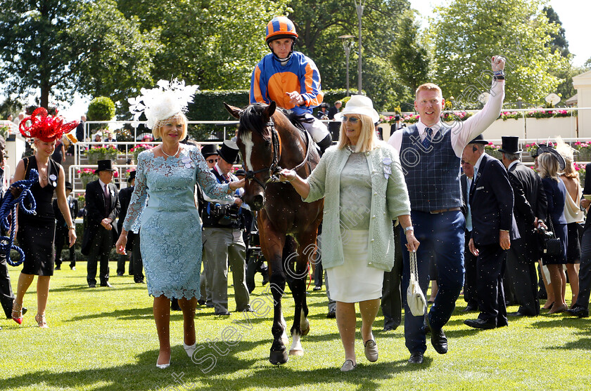 Magic-Wand-0009 
 MAGIC WAND (Ryan Moore) with Gay Smith and Sue Magnier after The Ribblesdale Stakes
Royal Ascot 21 Jun 2018 - Pic Steven Cargill / Racingfotos.com