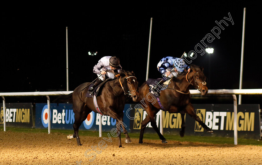 Con-Te-Partiro-0001 
 CON TE PARTIRO (left, Hollie Doyle) wins The Betmgm Handicap
Wolverhampton 9 Mar 2024 - Pic Steven Cargill / Racingfotos.com