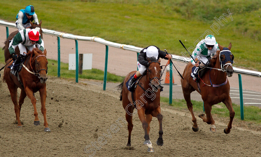 Wilbury-Twist-0003 
 WILBURY TWIST (Andrea Atzeni) beats SONNET ROSE (right) in The Racing Welfare Fillies Handicap
Lingfield 4 Oct 2018 - Pic Steven Cargill / Racingfotos.com