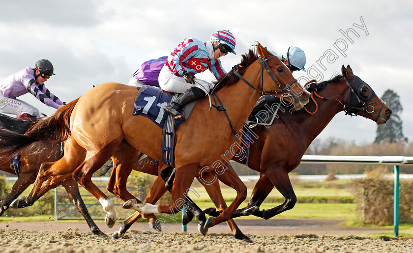 Keep-Right-On-0003 
 KEEP RIGHT ON (farside, Sean Levey) beats RAINBOW MIRAGE (nearside) in The Mansionbet Proud Partners Of The AWC Handicap
Lingfield 1 Dec 2021 - Pic Steven Cargill / Racingfotos.com