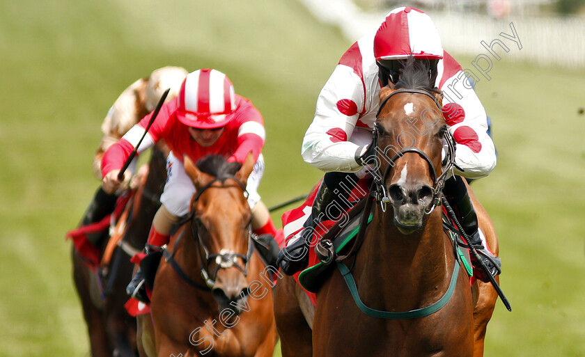 Liberty-Beach-0006 
 LIBERTY BEACH (Jason Hart) wins The Chasemore Farm Dragon Stakes
Sandown 5 Jul 2019 - Pic Steven Cargill / Racingfotos.com